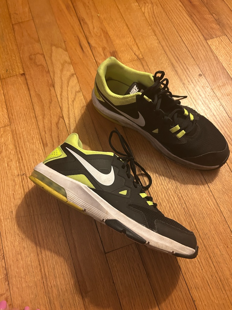 Nike Men’s Black & Neon Green Training Sneakers